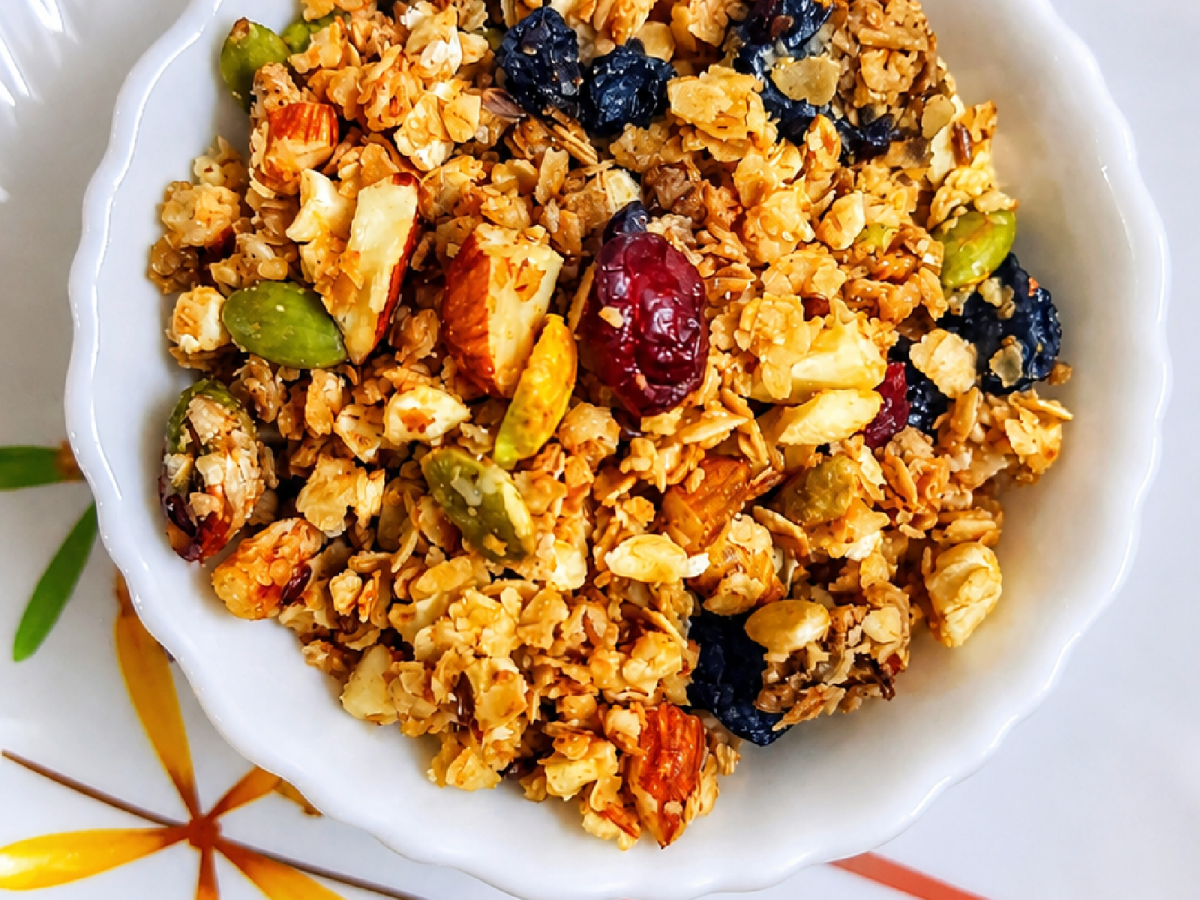 Homemade Nutty Granola with Peanut Butter &&nbsp;Honey